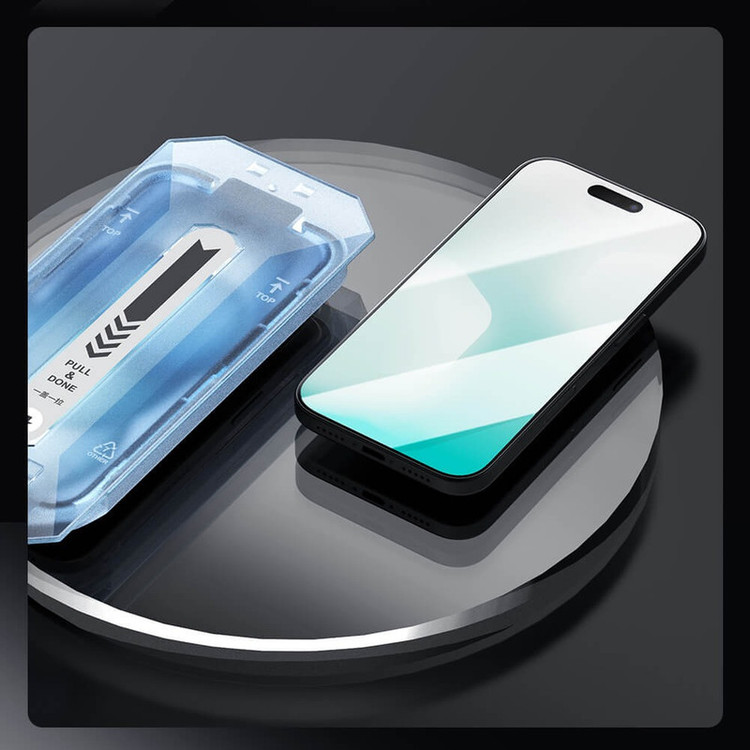 محافظ صفحه نمایش نیلکین مدل CP Plus Pro مناسب برای گوشی موبایل اپل iPhone 17 Pro max به همراه کیت نصب آسان