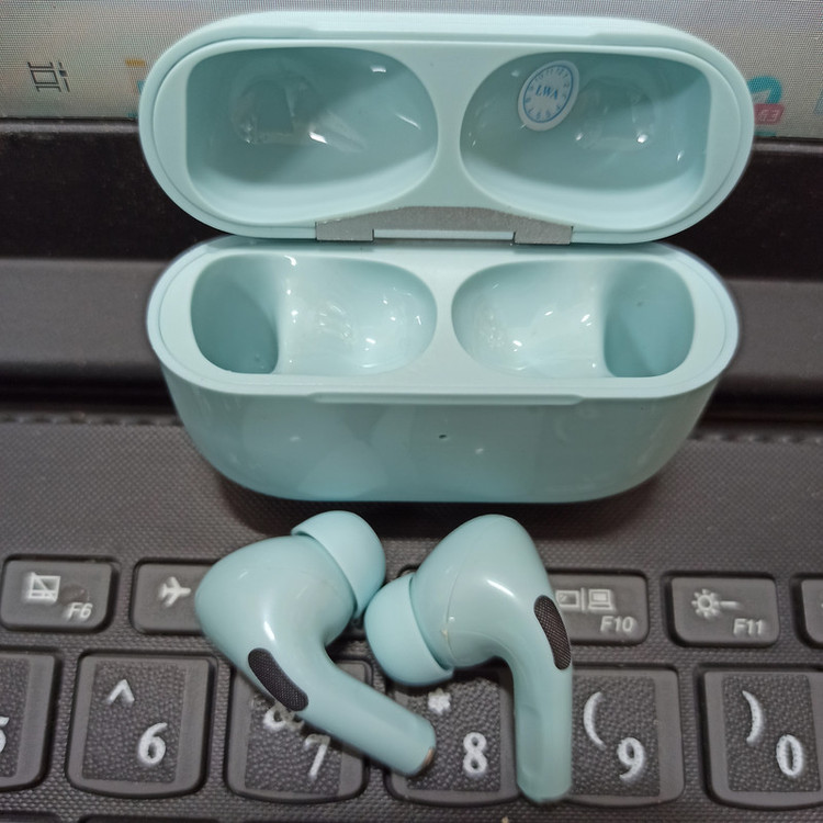 هدفون بلوتوثی مدل AirPods Pro بدون نویز کنسلینگ، درگاه شارژ لایتنینگ، پشتیبانی از فرمان لمسی