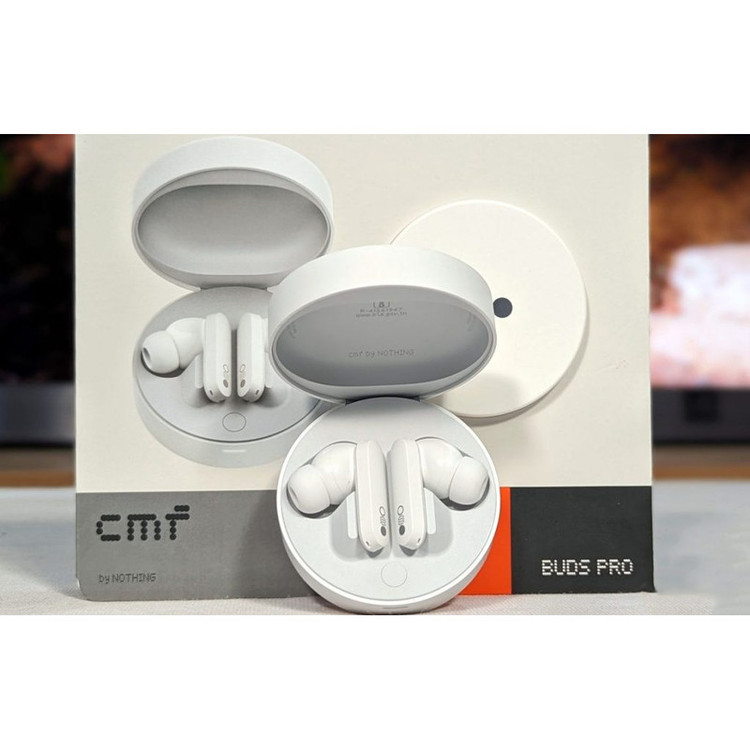 هدفون بلوتوثی ناتینگ مدل CMF Buds Pro با نویز کنسلینگ فعال (ANC)، نویز کنسلینگ میکروفون (ENC)، درگاه شارژ USB Type-C، دارای میکروفون سهگانه در هر ایرباد، مقاوم در برابر رطوبت و عرق (IP54)