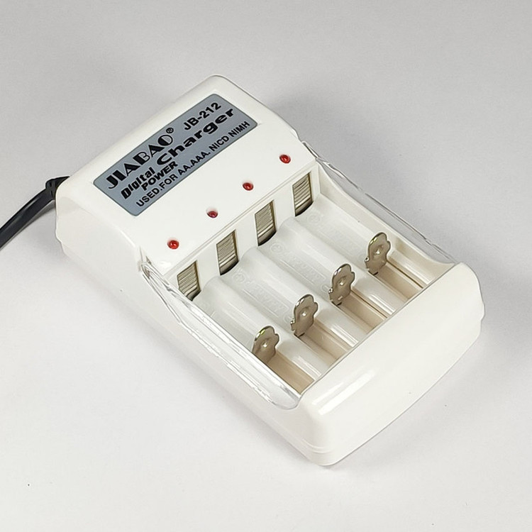 شارژر جیابائو مدل JB-212 کدAB402 به همراه باتری قلمی