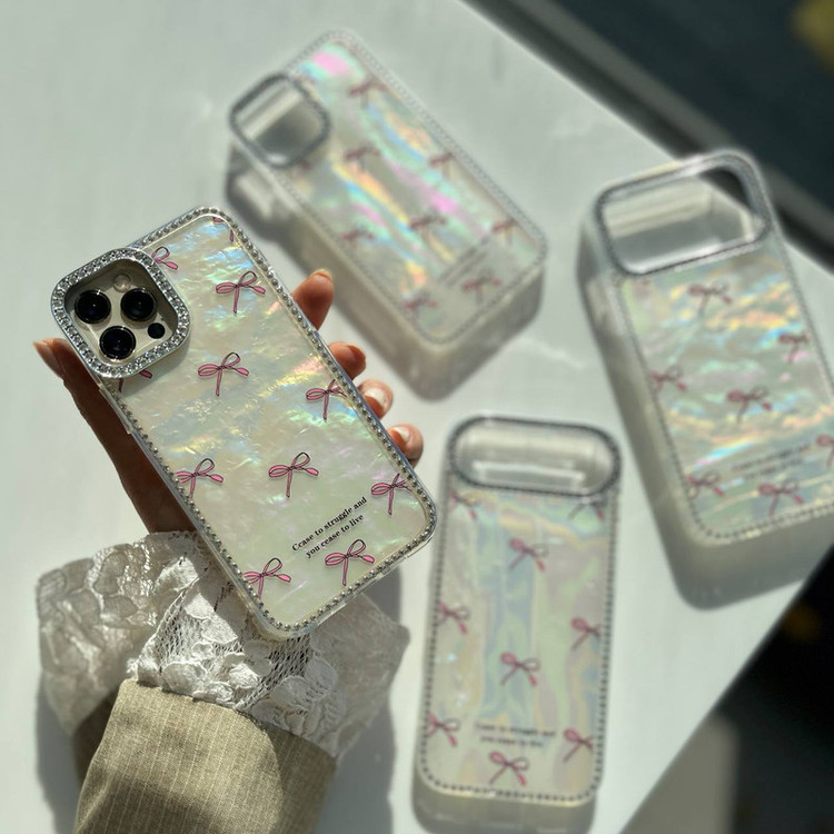 کاور مدل Diamond طرح پاپیون یخی مناسب برای گوشی موبایل اپل iPhone 17 pro