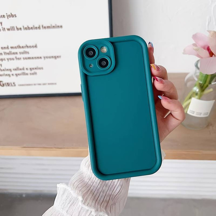 کاور موکولو مدل Silicone Puffer Strap مناسب برای گوشی موبایل اپل iPhone 13 به همراه بندآویز