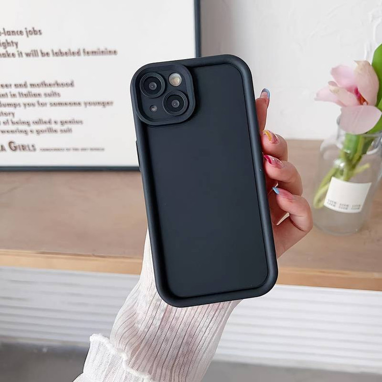 کاور موکولو مدل Silicone Puffer Strap مناسب برای گوشی موبایل اپل iPhone 13 به همراه بندآویز