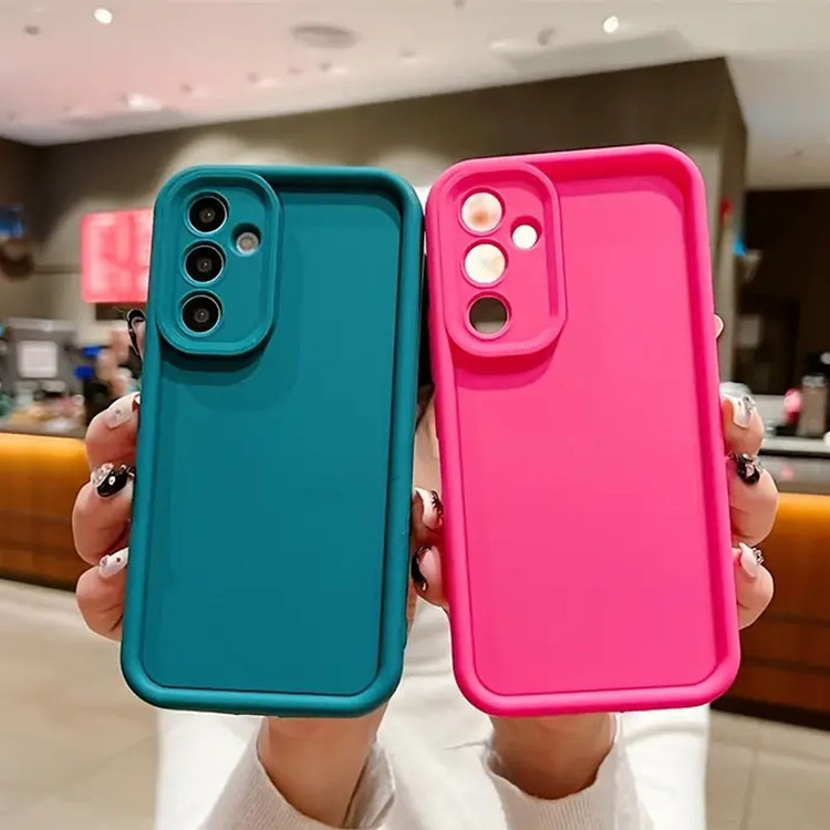 کاور موکولو مدل Silicone Puffer Strap مناسب برای گوشی موبایل سامسونگ Galaxy A25 به همراه بند آویز