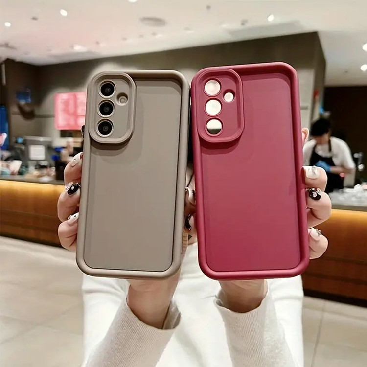 کاور موکولو مدل Silicone Puffer Strap مناسب برای گوشی موبایل سامسونگ Galaxy A25 به همراه بند آویز
