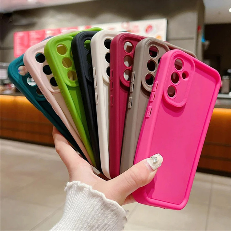 کاور موکولو مدل Silicone Puffer Strap مناسب برای گوشی موبایل سامسونگ Galaxy A26 به همراه بند آویز