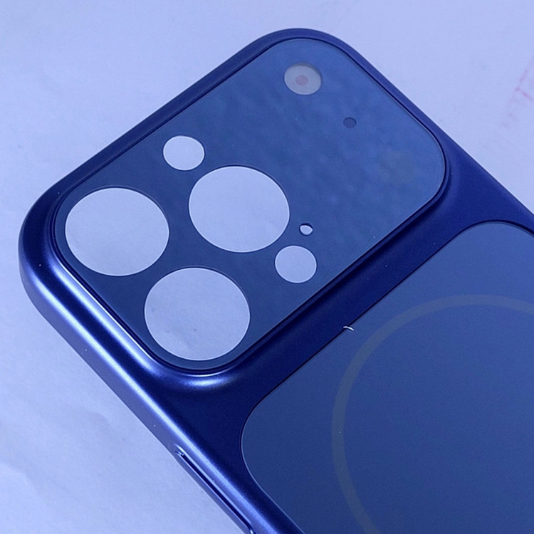 کاور مدل convert مناسب برای گوشی موبایل اپل iphone 16 pro
