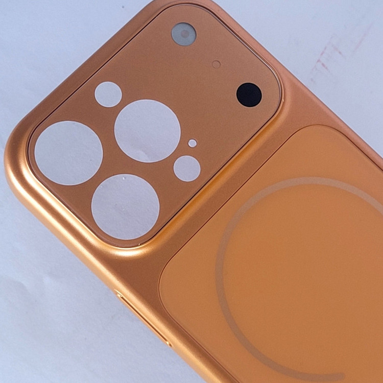کاور مدل convert مناسب برای گوشی موبایل اپل iphone 16 pro