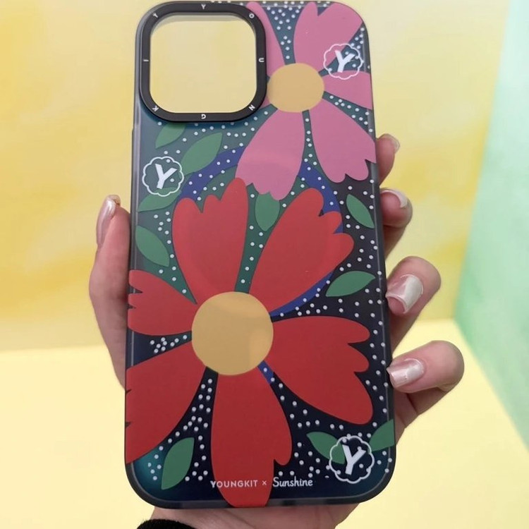 کاور یانگ کیت مدل sunshine flowery smile مناسب برای گوشی موبایل اپل Apple iphone 15 promax