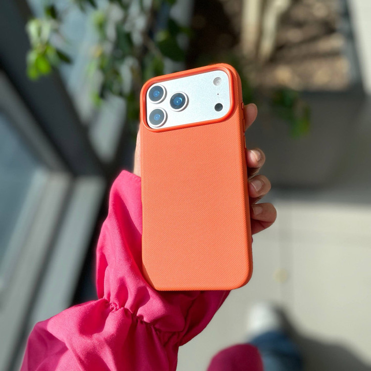 کاور مدل Leather مناسب برای گوشی موبایل اپل Iphone 17