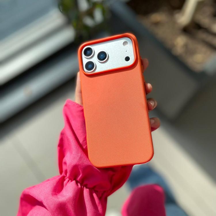 کاور مدل Leather مناسب برای گوشی موبایل اپل Iphone 17