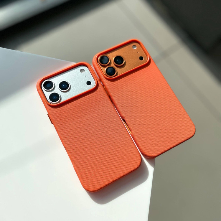 کاور مدل Leather مناسب برای گوشی موبایل اپل Iphone 17