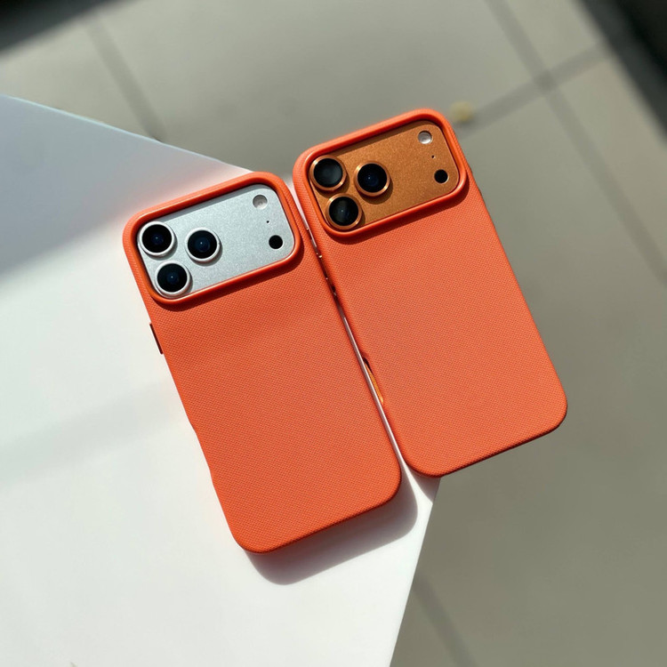 کاور مدل Leather مناسب برای گوشی موبایل اپل Iphone 17