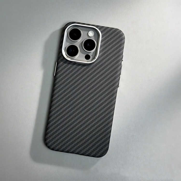 کاور مدل Carbonix مناسب برای گوشی موبایل اپل iPhone 15 Pro Max