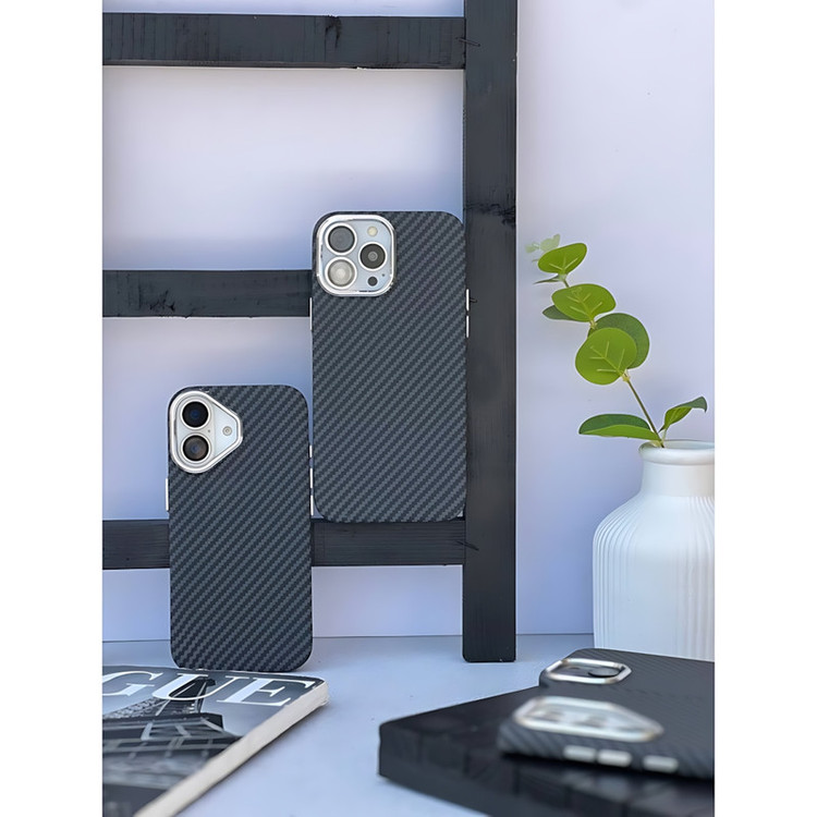 کاور مدل Carbonix مناسب برای گوشی موبایل اپل iPhone 15 Pro Max
