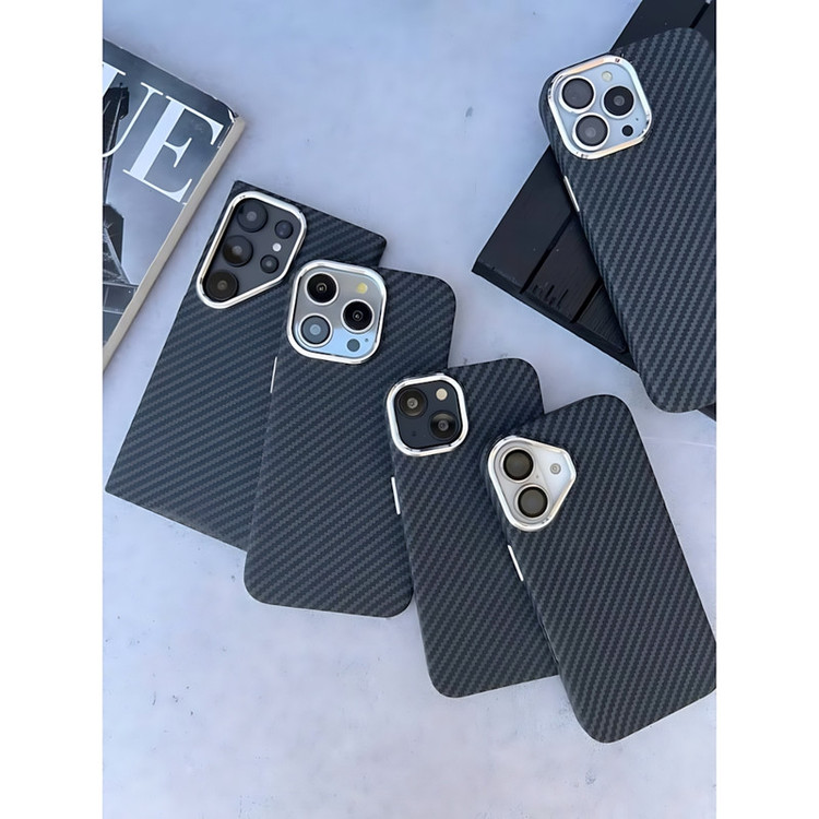 کاور مدل Carbonix مناسب برای گوشی موبایل اپل iPhone 15 Pro Max
