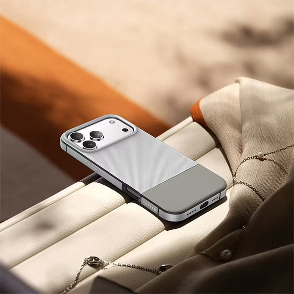 کاور لِولو مدل Cuir MagSafe مناسب برای گوشی موبایل اپل iPhone 17 Pro Max