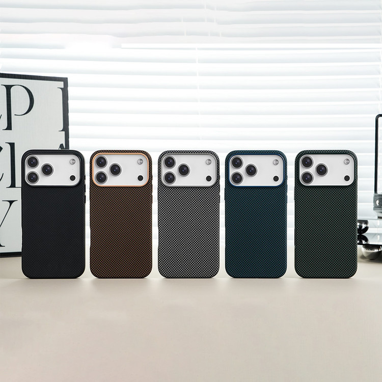 کاور اپیکوی مدل SlimCarbon Texture Magnetic مناسب برای گوشی موبایل اپل iPhone 17 Pro Max
