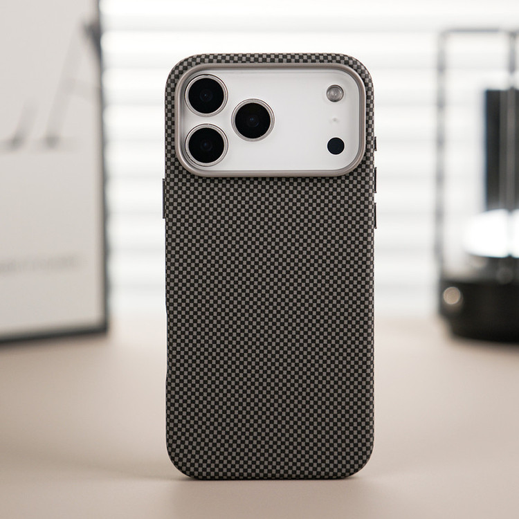 کاور اپیکوی مدل SlimCarbon Texture Magnetic مناسب برای گوشی موبایل اپل iPhone 17 Pro Max