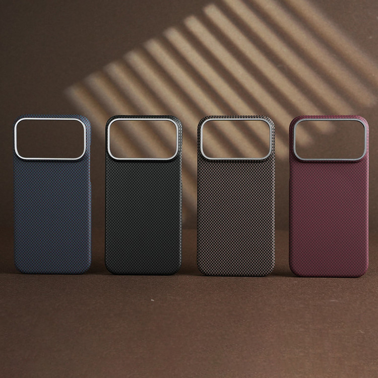 کاور اپیکوی مدل SlimCarbon Texture Magnetic مناسب برای گوشی موبایل اپل iPhone 17 Pro Max