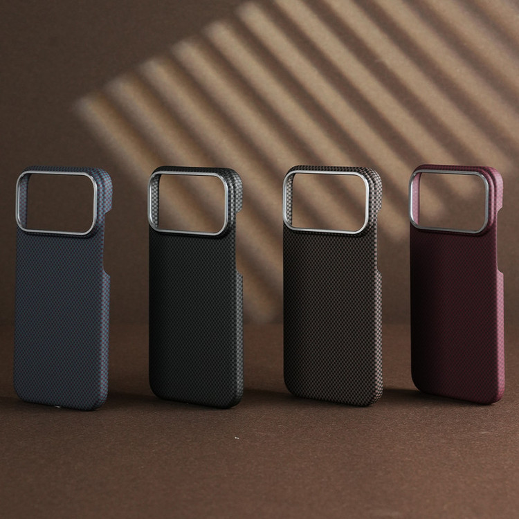 کاور اپیکوی مدل SlimCarbon Texture Magnetic مناسب برای گوشی موبایل اپل iPhone 17 Pro Max
