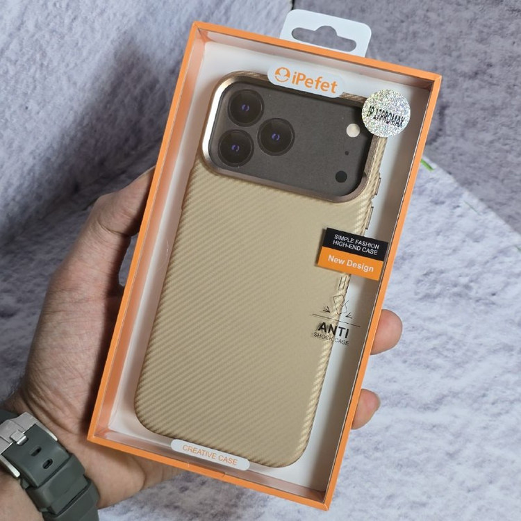 کاور آیپفت مدل Carbon magsafe مناسب برای گوشی موبایل اپل iPhone 17 pro max