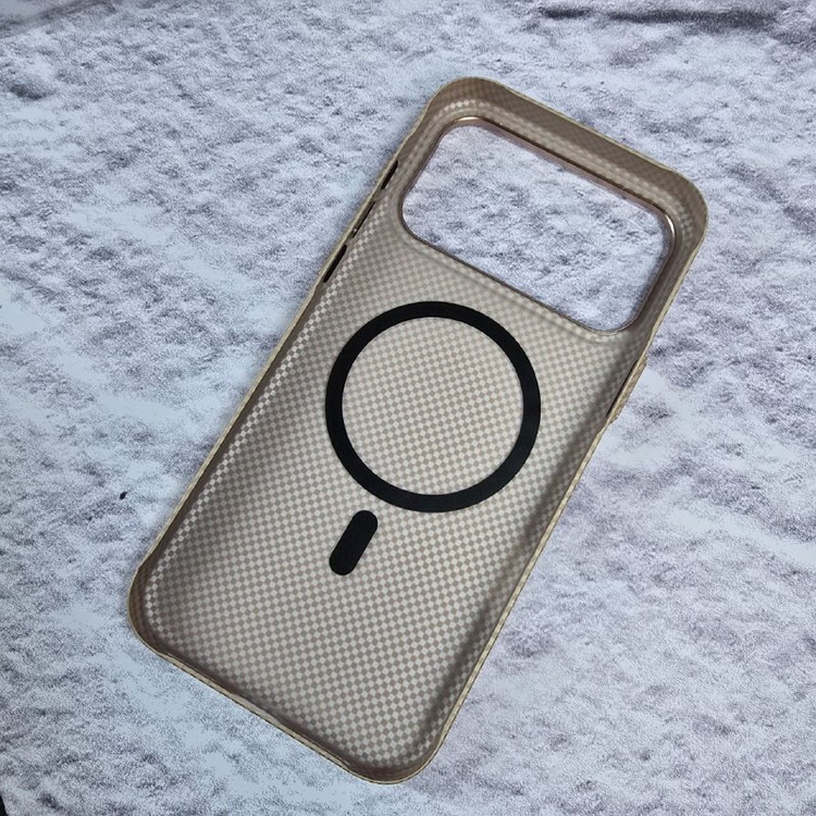 کاور آیپفت مدل Carbon magsafe مناسب برای گوشی موبایل اپل iPhone 17 pro max