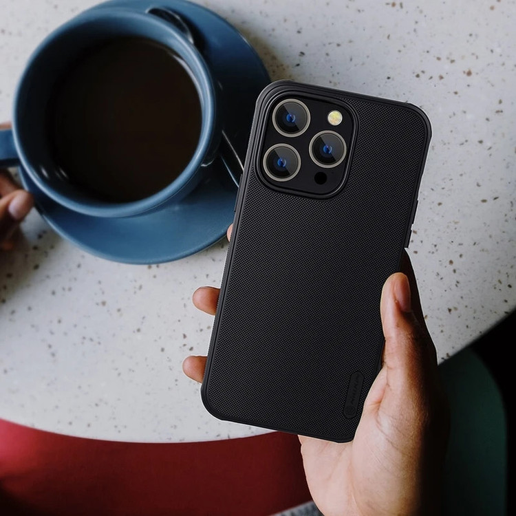 کاور نیلکین مدل Super Frosted Shield Pro Magnetic مناسب برای گوشی موبایل اپل iPhone 14 Pro