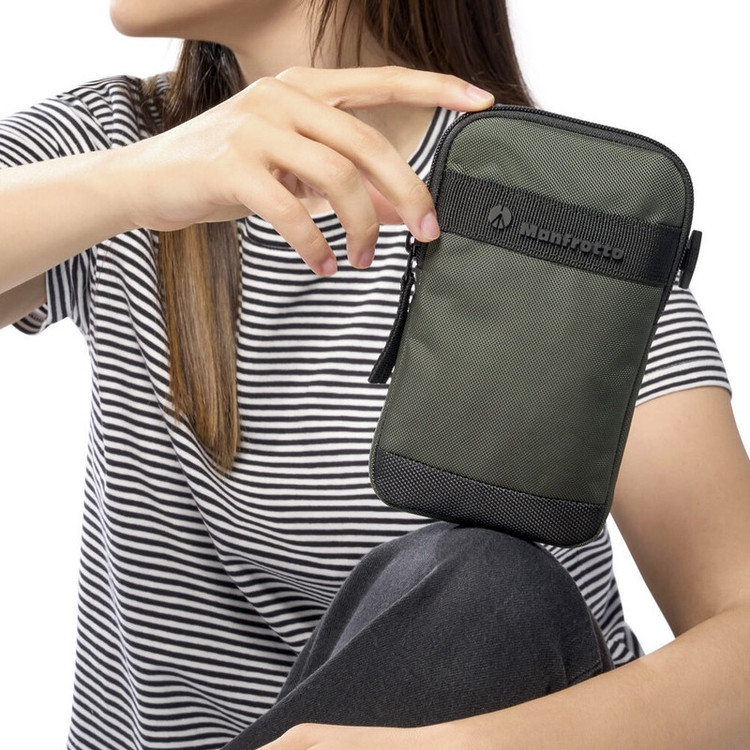 کیف موبایل منفروتو مدل Street Crossbody Pouch مناسب برای گوشی موبایل تا 6.8 اینچ