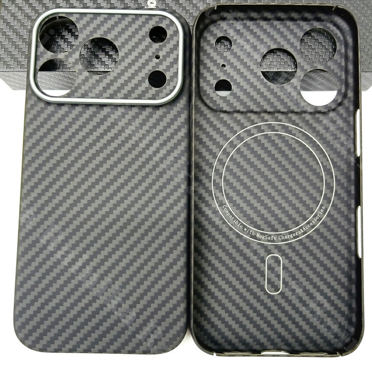 کاور رینیکا مدل Carbon Fiber M17P مناسب برای گوشی موبایل اپل Iphone 17 Pro