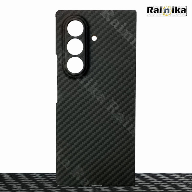 کاور رینیکا مدل Fiber Carbon مناسب برای گوشی موبایل سامسونگ Galaxy Z Fold 7