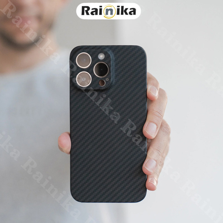 کاور رینیکا مدل Carbon Fiber مناسب برای گوشی موبایل اپل Iphone 16 Pro Max
