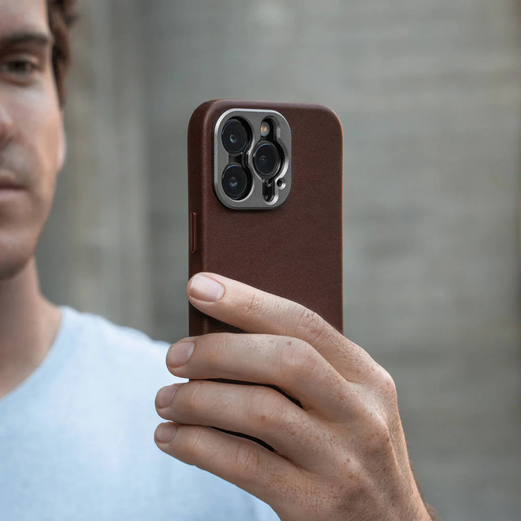 کاور سندمارک مدل Pro Leather مناسب برای گوشی موبایل اپل iPhone 13 Pro