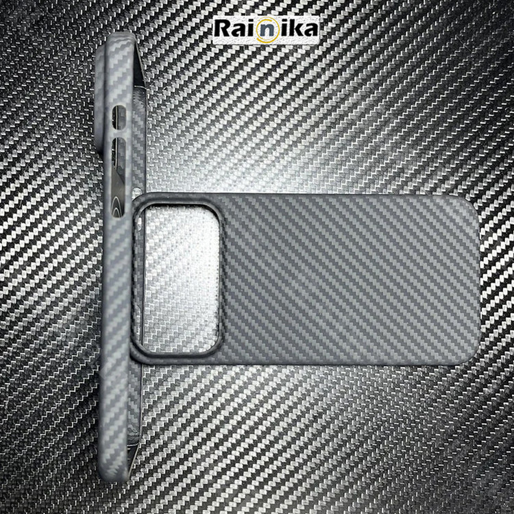 کاور رینیکا مدل Carbon Fiber مناسب برای گوشی موبایل اپل Iphone 17 Pro Max