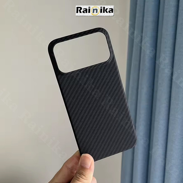 کاور رینیکا مدل Carbon Fiber مناسب برای گوشی موبایل اپل Iphone 17 Pro Max