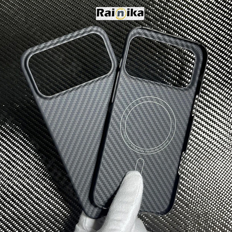 کاور رینیکا مدل Carbon Fiber مناسب برای گوشی موبایل اپل Iphone 17 Pro Max